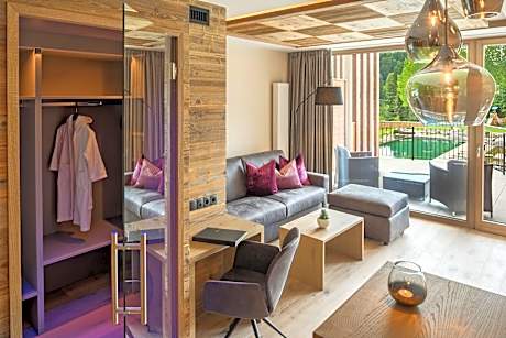 Deluxe King Suite Living Dream