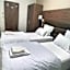 SQUARE HOTEL