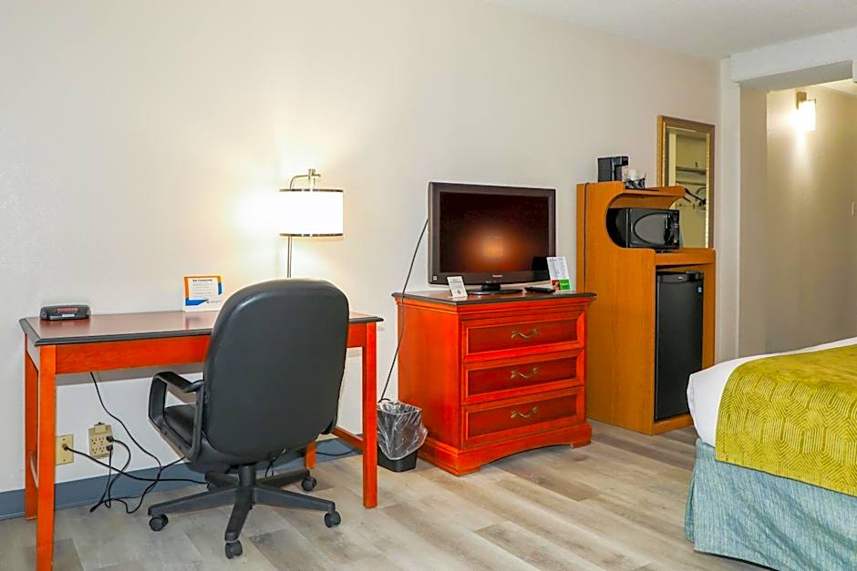 Ramada by Wyndham Cumberland Downtown