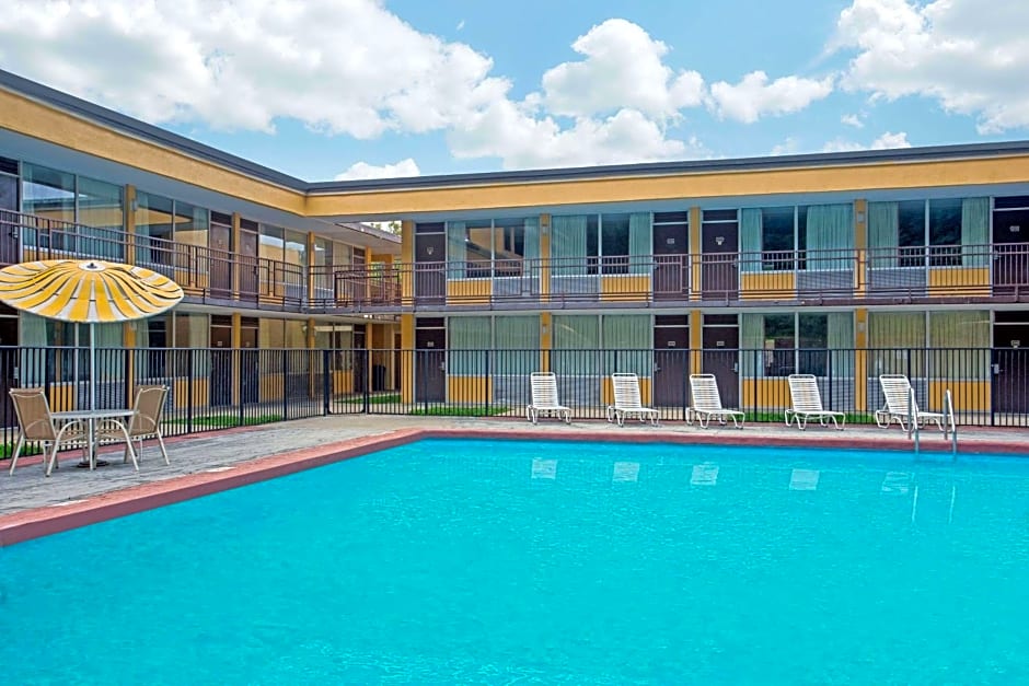 Bristol Parkway inn
