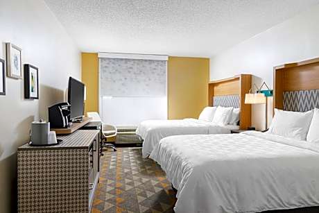 Standard Queen Room with Two Queen Beds and Mobility Accessible Tub