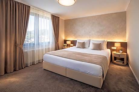Nobel West Hotel