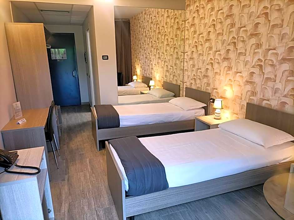 BREAK HOTEL & MOTEL