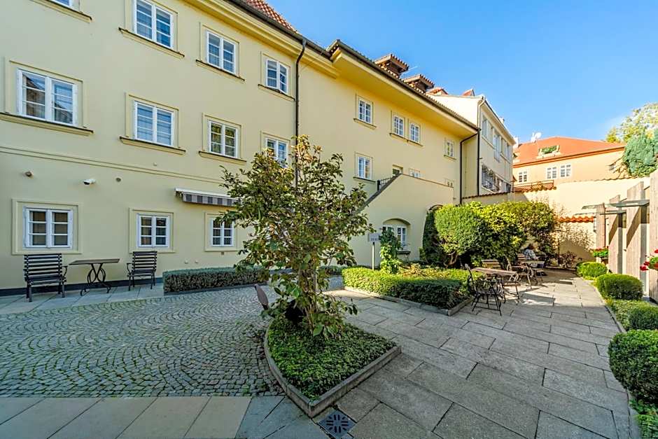 Archibald At The Charles Bridge