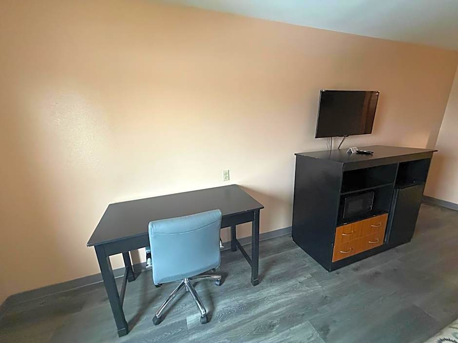 Paradise Inn & Suites
