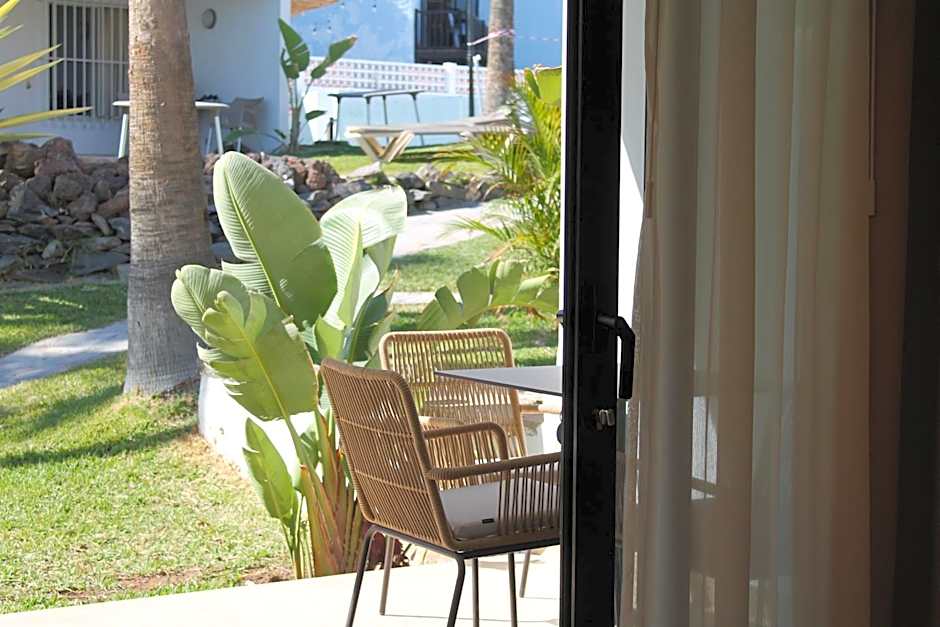 Bungalows Side Shore