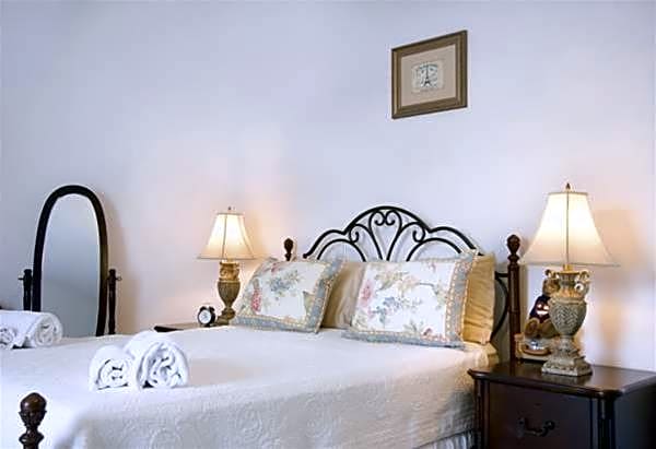 Elenis Village Suites