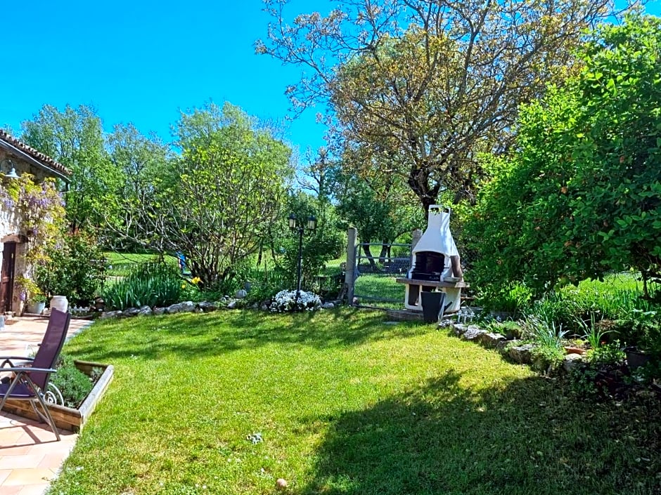 A SERVANAC Chambre privative dans un jardin bucolique