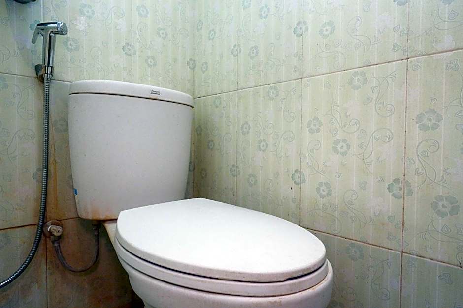 RedDoorz Syariah near RS Mitra Siaga