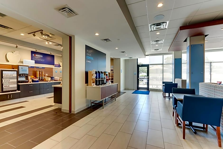 Holiday Inn Express - Wilmington - Porters Neck, an IHG Hotel