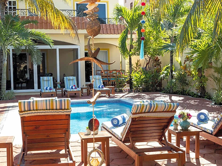 Casa Zarah - Hacienda Family Home - Pool and 2-Block to Beach