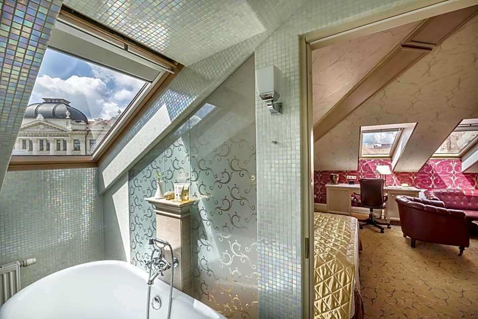 Imperial Hotel & Restaurant