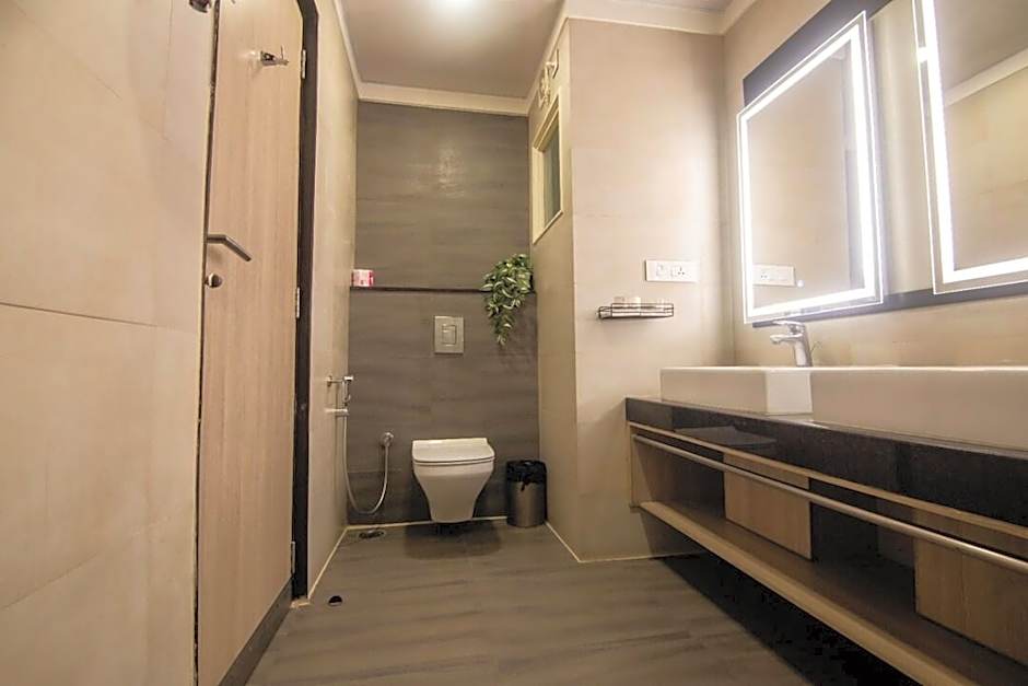 Photo 1 of 2 of Executive Suite