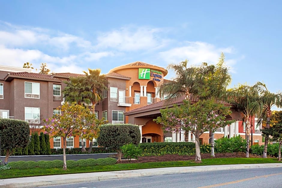 Holiday Inn Express Hotel & Suites Corona