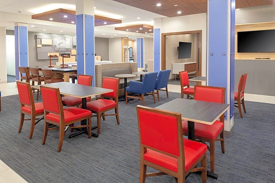 Holiday Inn Express and Suites Gilbert - East Mesa By IHG