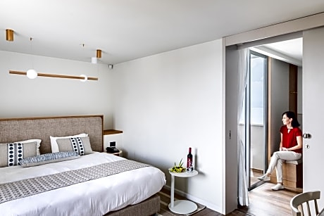 Deluxe High Floor with Balcony and Lake View