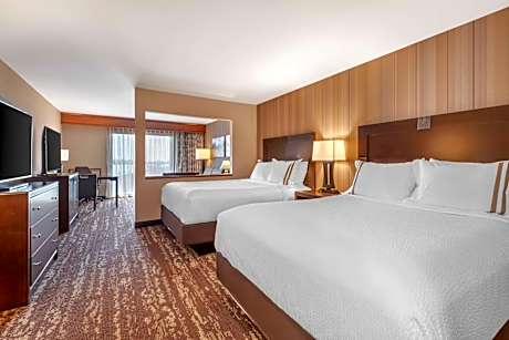 Suite-2 Queen Beds NSMK Sofabed 2 Tvs Partial View Microwave Fridge Pet Friendly Full Breakfast