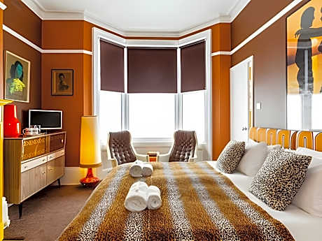 Double or Twin-Ensuite-Snooze Room 5