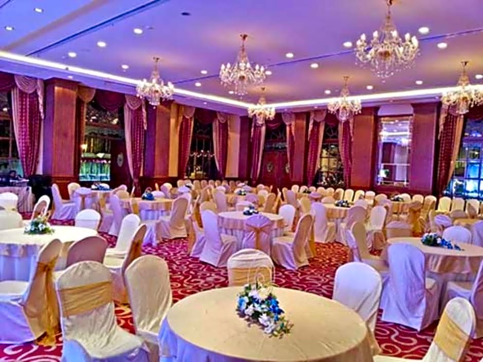 The Grand Magrath Hotel