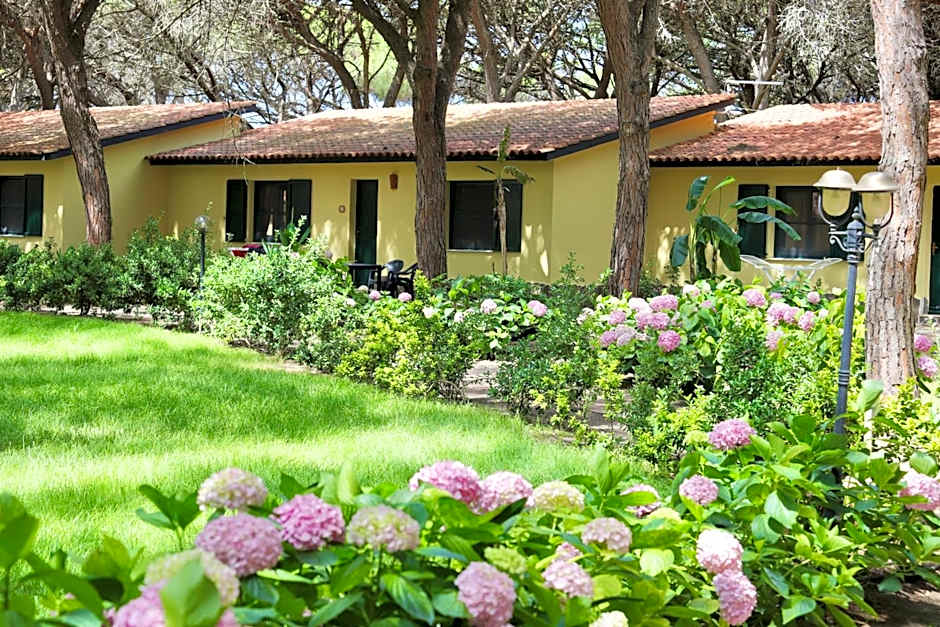 Residence with swimming-pool in Arborea just 300 meters from the beach