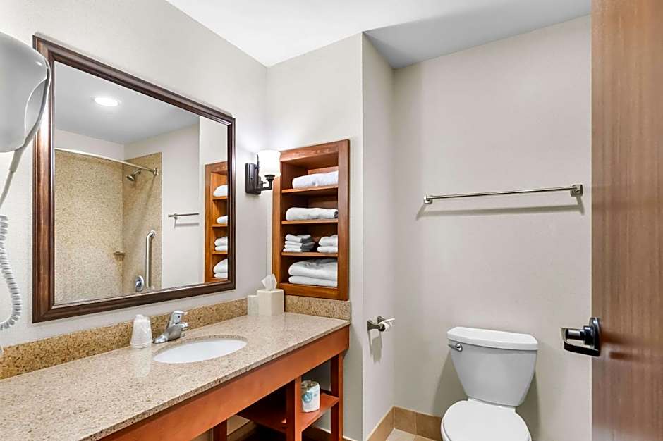 Comfort Inn & Suites Mountain Iron and Virginia