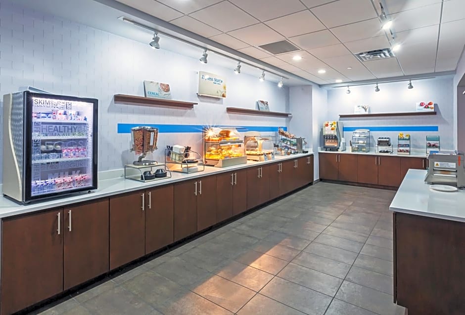 Holiday Inn Express & Suites Coffeyville By IHG