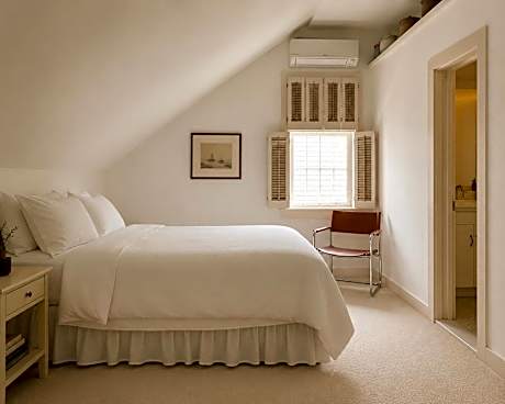 Quadruple Room with Private Bathroom