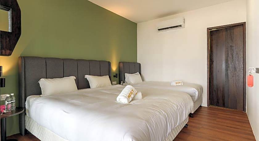Roxy Sematan Villa & Townhouse