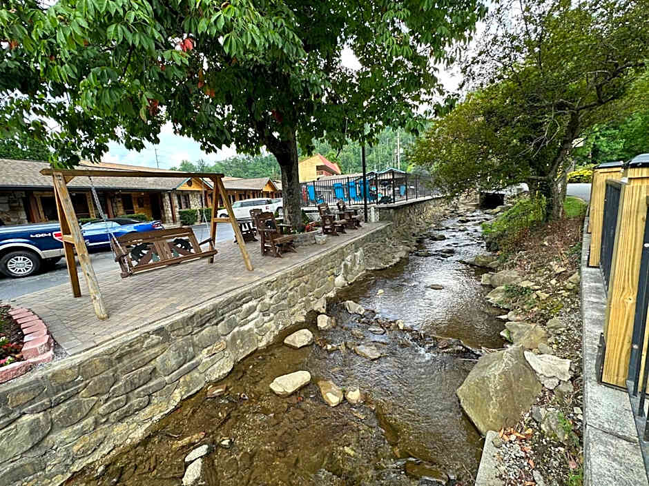 Marshall's Creek Rest Motel