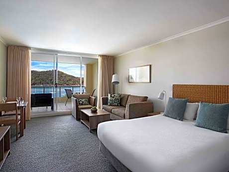 Studio Deluxe Suite - Pool View