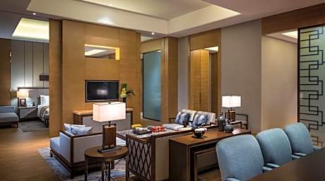 One-Bedroom King Suite with Lake View