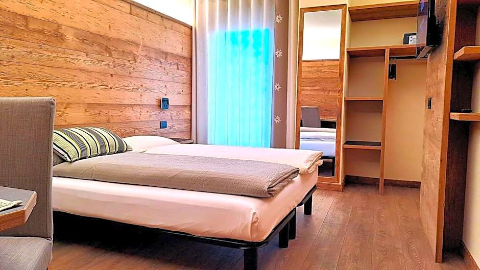 Photo 1 of 6 of Double Room