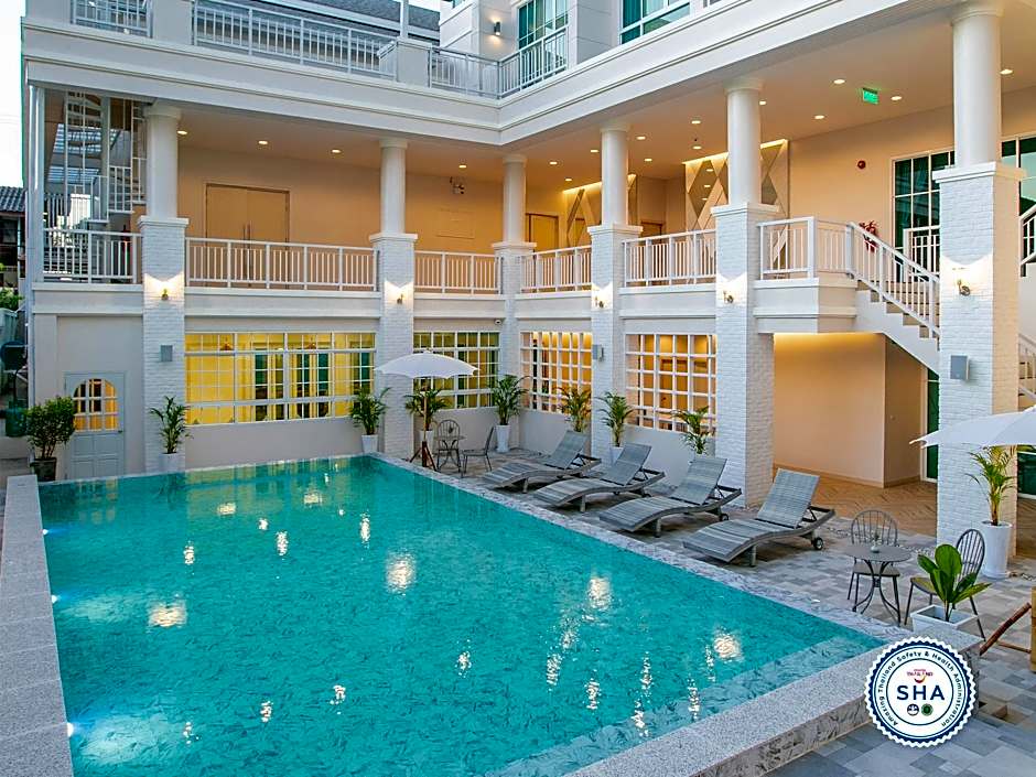 De Hug Hotel And Residence