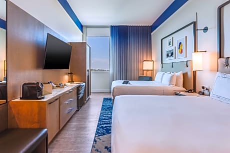 Queen Room with Two Queen Beds and Roll-In Shower - Mobility Access