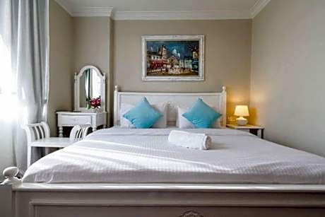 One Bedroom Deluxe Suite