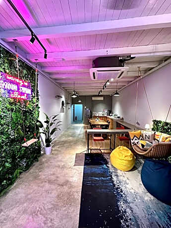 Swing & Pillows @ Beach Street