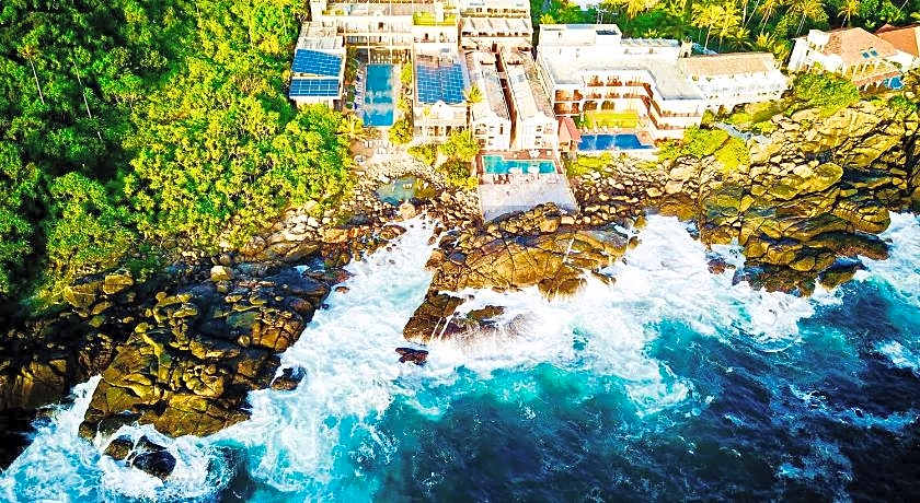 Thaproban Pavilion Waves Unawatuna