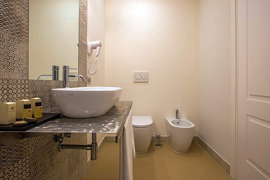 Trevi Contemporary Suite