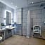 Hampton by Hilton Bath City
