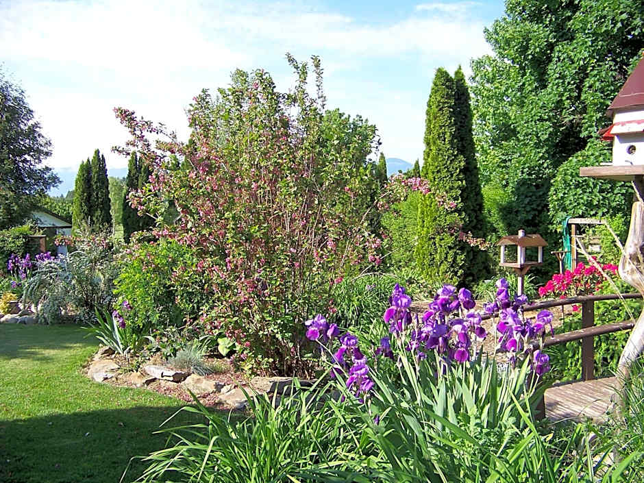 Bavarian Orchard Motel