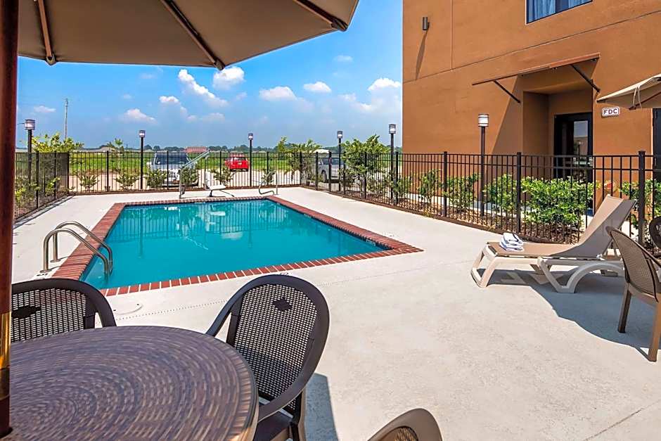 Wyndham Garden New Roads / False River