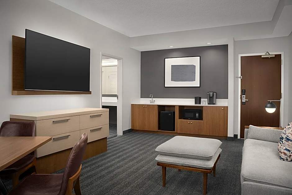 Courtyard by Marriott Dallas Addison/Quorum Drive