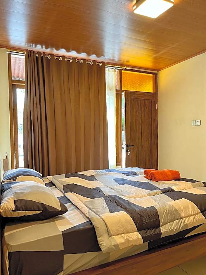 Sleepy Raccoon Hostel