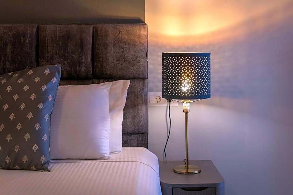 Grace Hotel & Studios