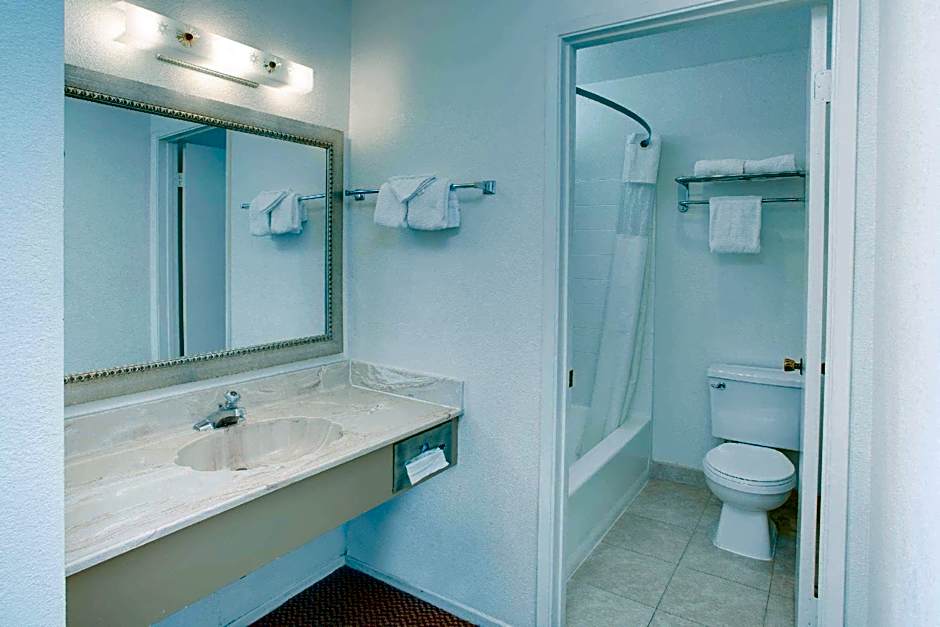 Travelodge Inn & Suites by Wyndham Yucca Valley/Joshua Tree