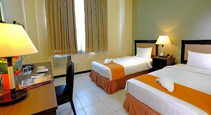 OYO 187 The Maxwell Hotel