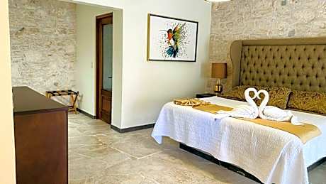 Deluxe Suite with Spa Bath
