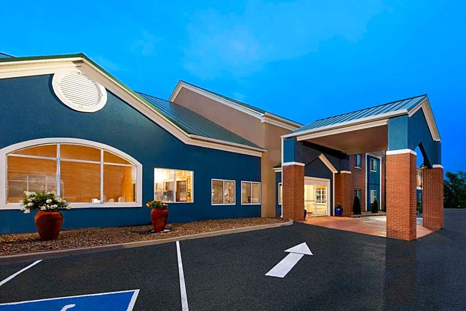 AmericInn by Wyndham Grinnell