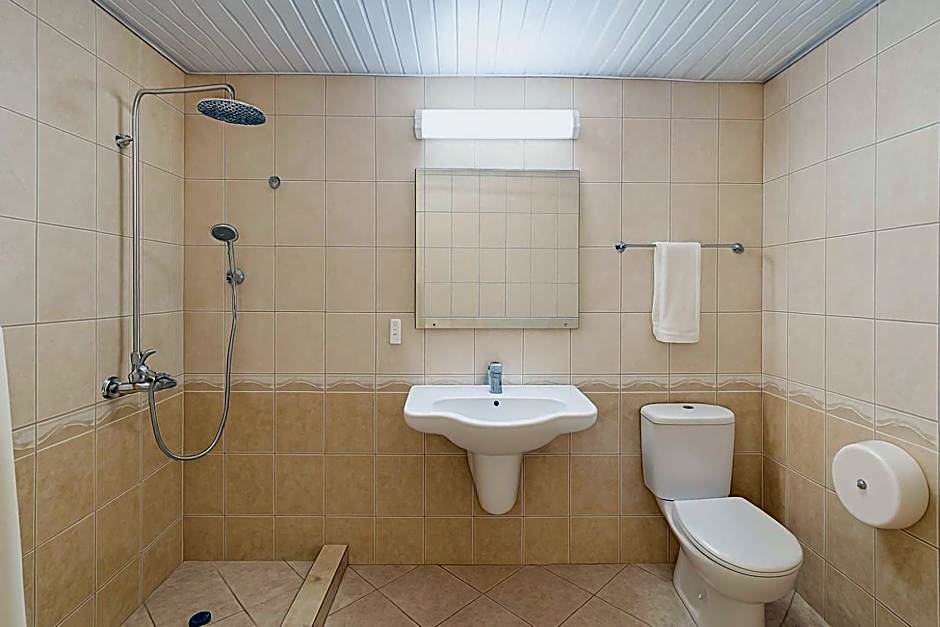 Lotus Family Hotel - Free Parking