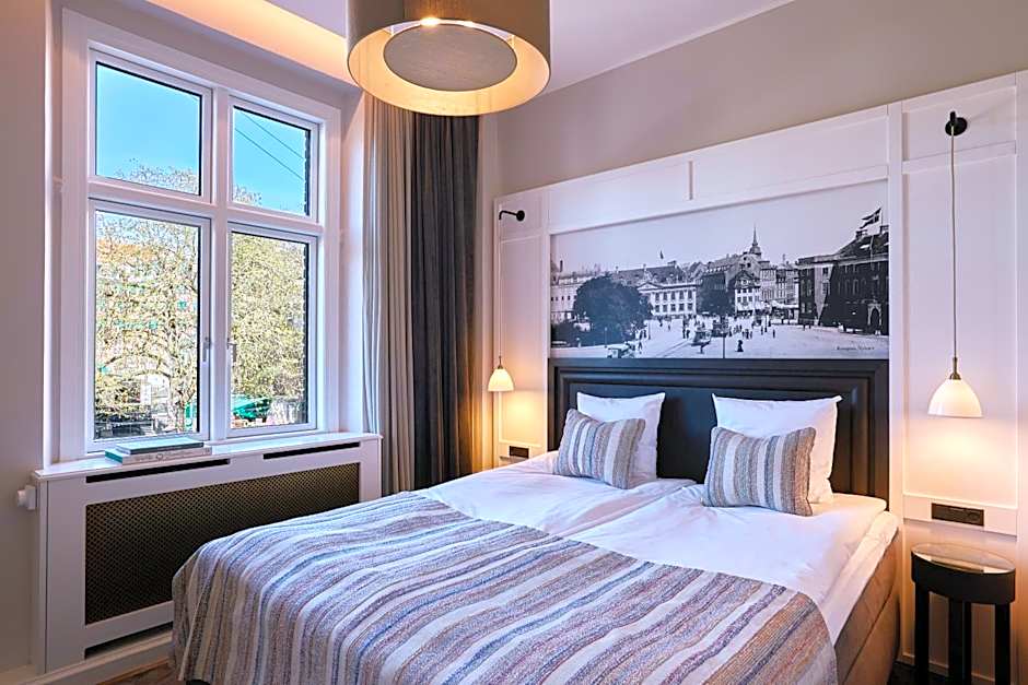 Ascot Hotel